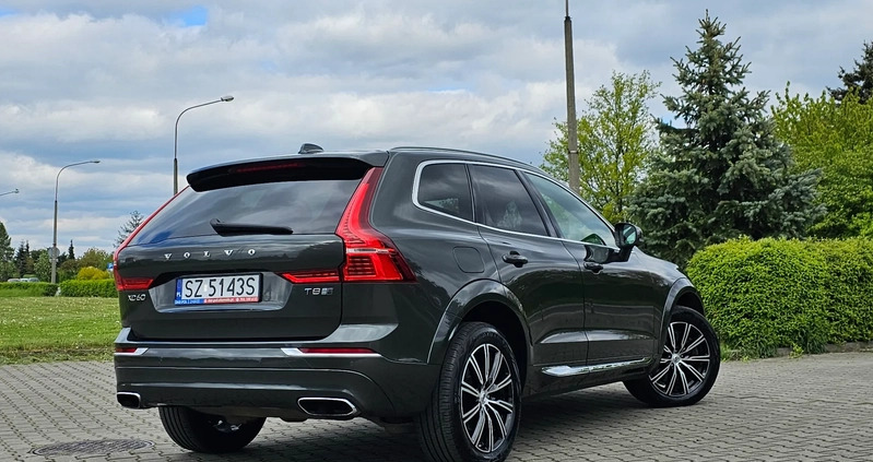 Volvo XC 60 cena 158301 przebieg: 122000, rok produkcji 2017 z Kraków małe 742